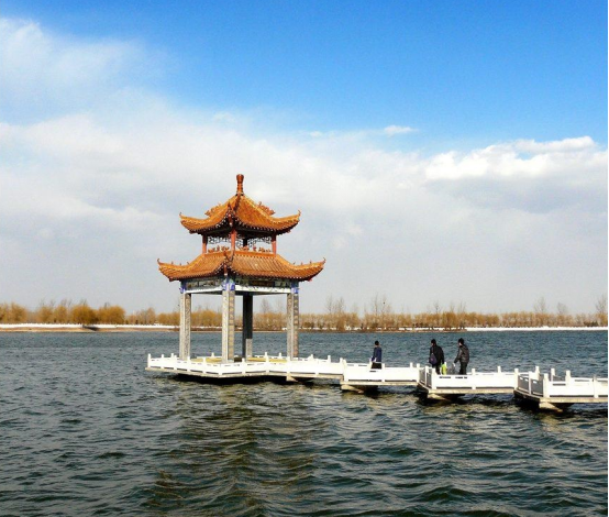 游人游人娱乐,休闲垂钓等,经过多次建设的青龙湖,已成为郏县青龙湖