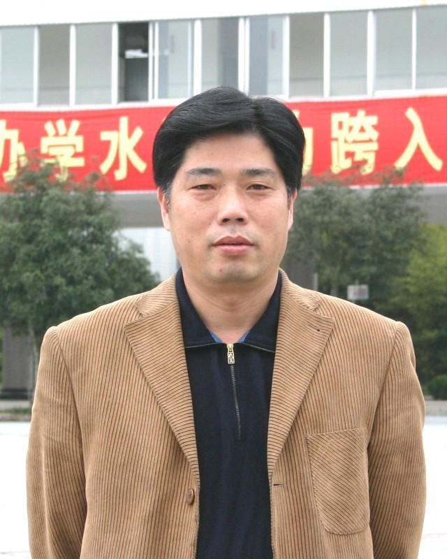 李岳林(政治人物|教师)李岳林,前任缙云中学校长,缙云县政协副主席