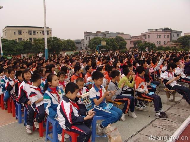 大朗巷头小学(学校)学校地处工商业宝地中国毛织重镇大朗镇之心脏