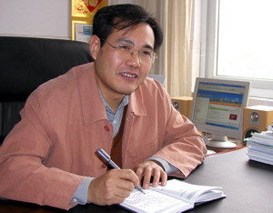 现任深圳市宝安高级中学副校长,总支部副书记.刘军,生于1964