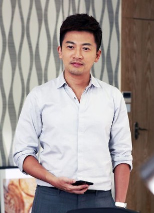 苏有朋 饰演 陆西诺 外表冷酷多金,不相信爱情,满口不婚