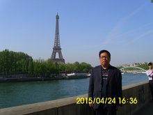 陈运和在巴黎铁塔与塞纳河