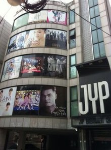 JYP旗下艺人日本人气高 TWICE、2PM专辑大卖