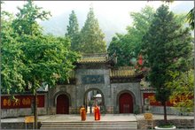 靈山寺廟門