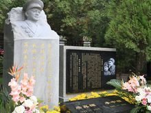 李中权将军雕像