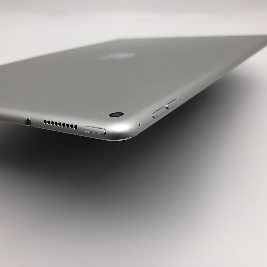 苹果【ipad pro 12.9寸 15款】wifi版 银色 32g 国行 8成新 真机实拍
