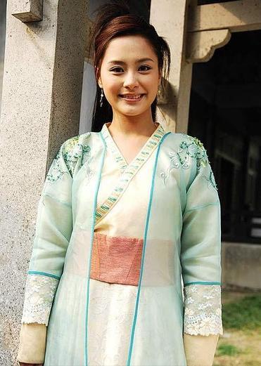 珠儿 演员 钟欣桐 20岁左右,王巅之女,爱慕山野大藏,温柔善良,敢