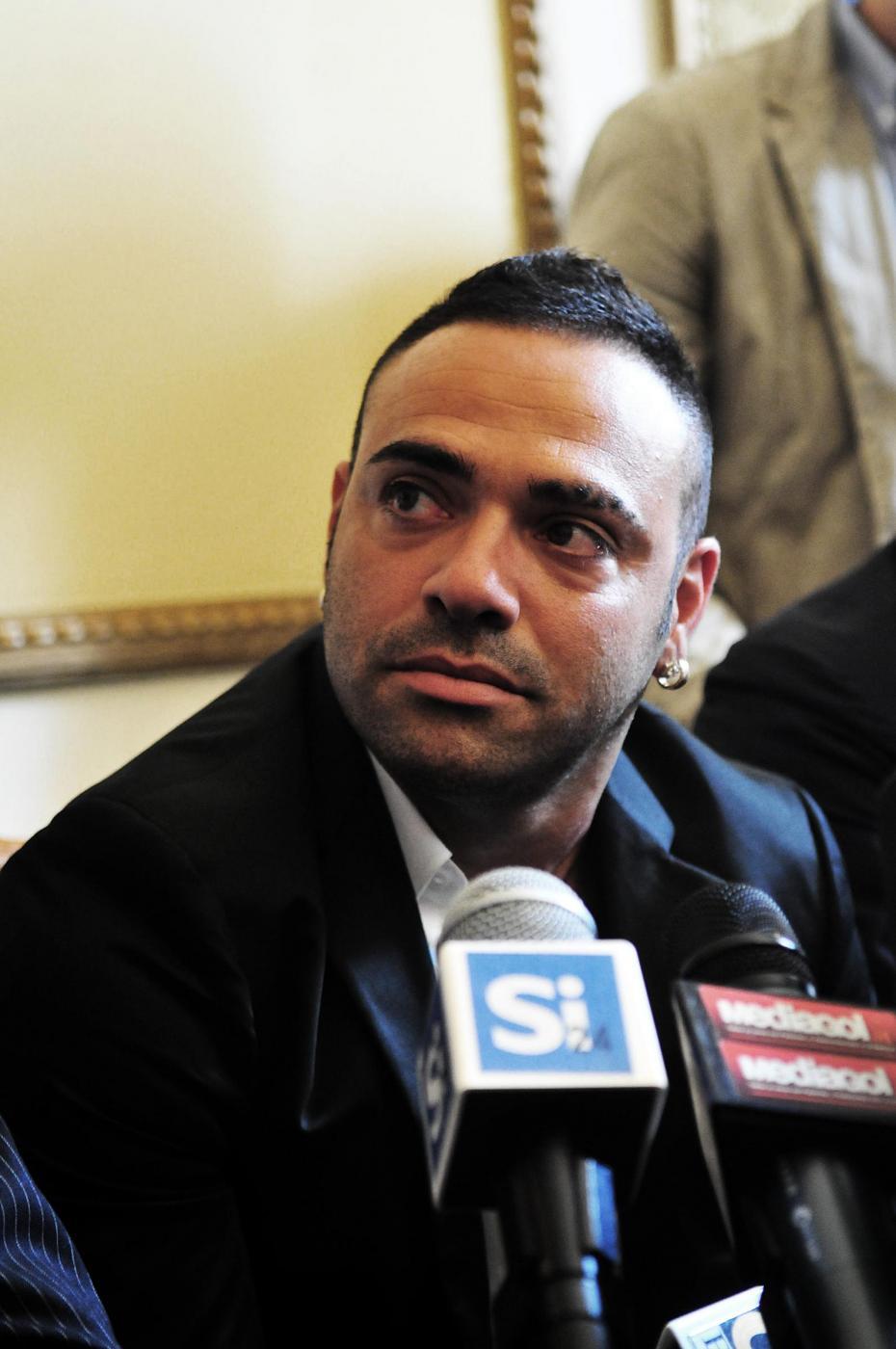 法布里奇奥·米科利 (其他人物相关)