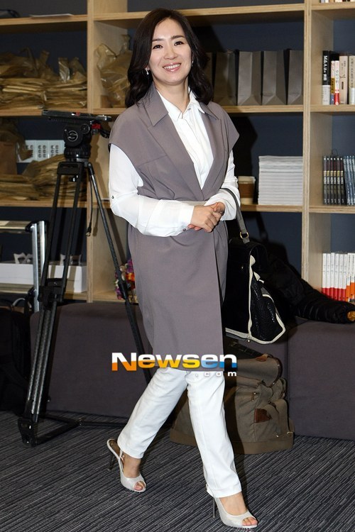 尹由善(演员)尹由善【尹宥善】(yoon yoo seon),1969年出生于韩国首尔