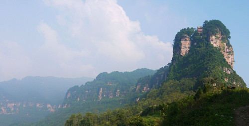白云观(景点)白云观位于重庆市綦江区石角镇,居赢山最高峰,海拔1085米