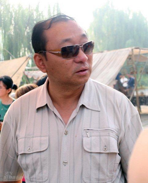 都梁(编剧|文化人物|教师)都梁(原名杨湛),1954年出生于江苏盱眙,现为