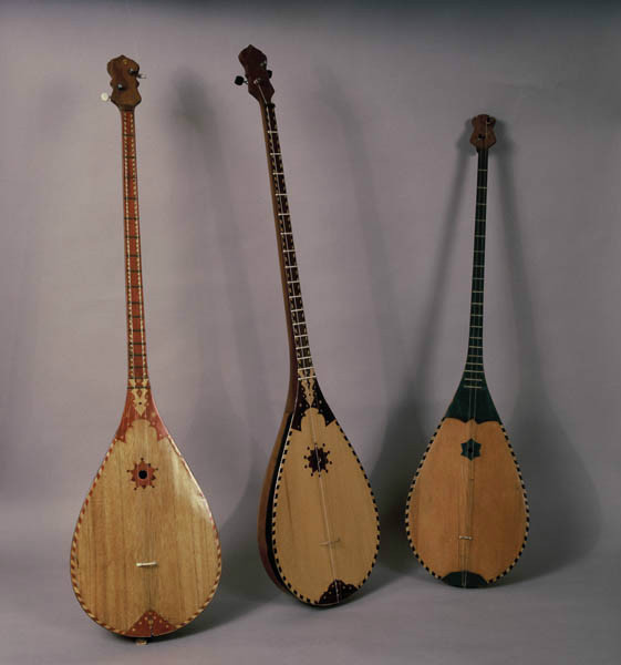 东不拉(乐器)冬不拉是哈萨克民族的弹奏乐器之一,也是民间最流行的