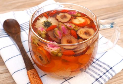 饮食相关)红枣玫瑰山楂茶是一道饮品,材料:红枣10颗,玫瑰花一小搓即可