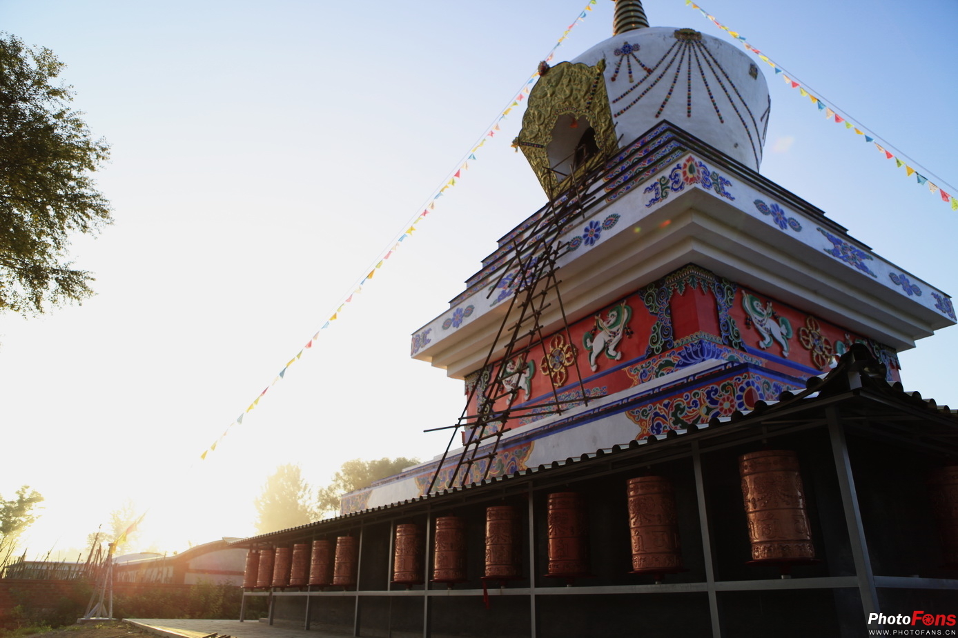吉祥寺(景点)吉祥寺位于韩国首尔老城区三角山,禅院坐落在紧挨着首尔