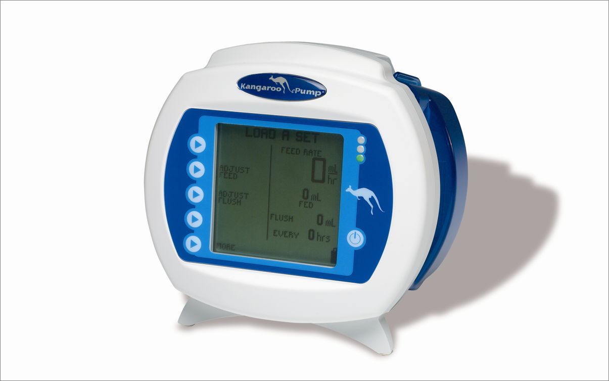 可通过鼻饲管输入水,营养液和自制的一定浓度的饭乳.