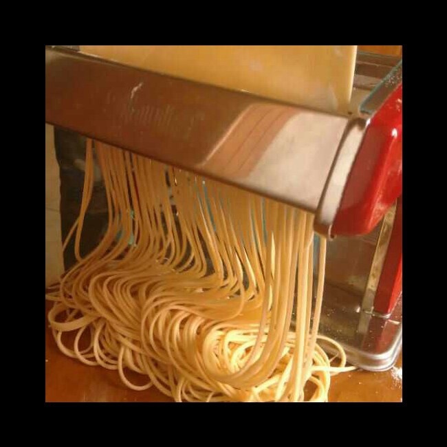 4. 用压面机切面