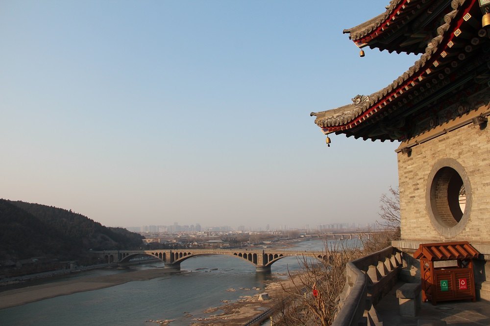 香山(景点)位于河南省登封市大冶镇境内,与新密交界处,南北走向.