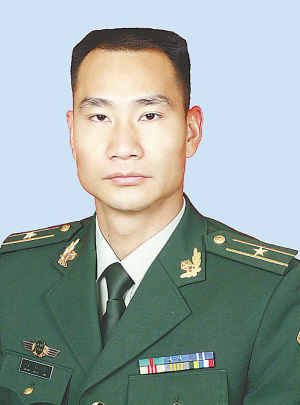 6月入党,大学文化,曾任云南边防总队政治部文化工作记者站正营职干事