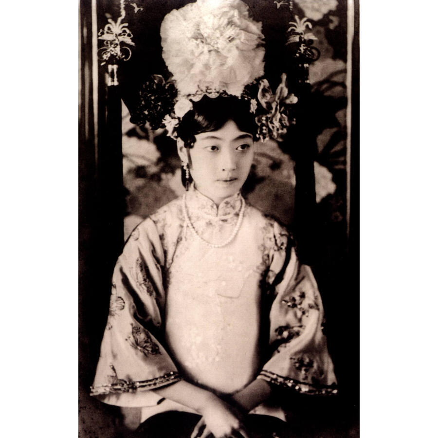 郭布罗婉容政治人物