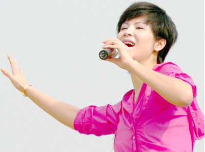 钟情(其他)歌曲《钟情》由孙浩,方瑛填词,方瑛谱曲,蔡国庆与杭天琪