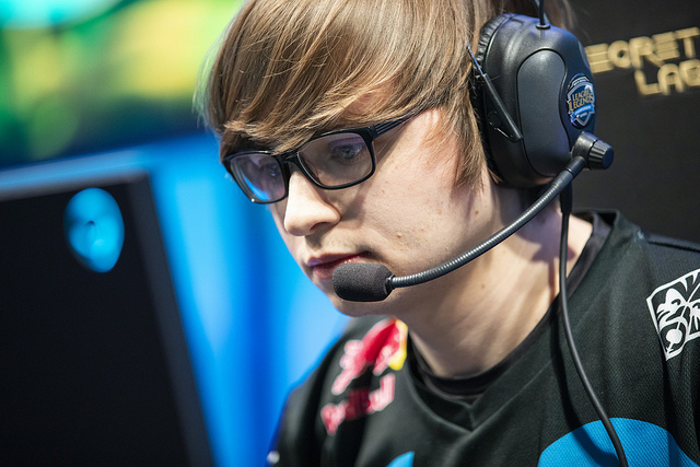 《英雄联盟》c9选手sneaky:我觉得绝食打法太蠢了