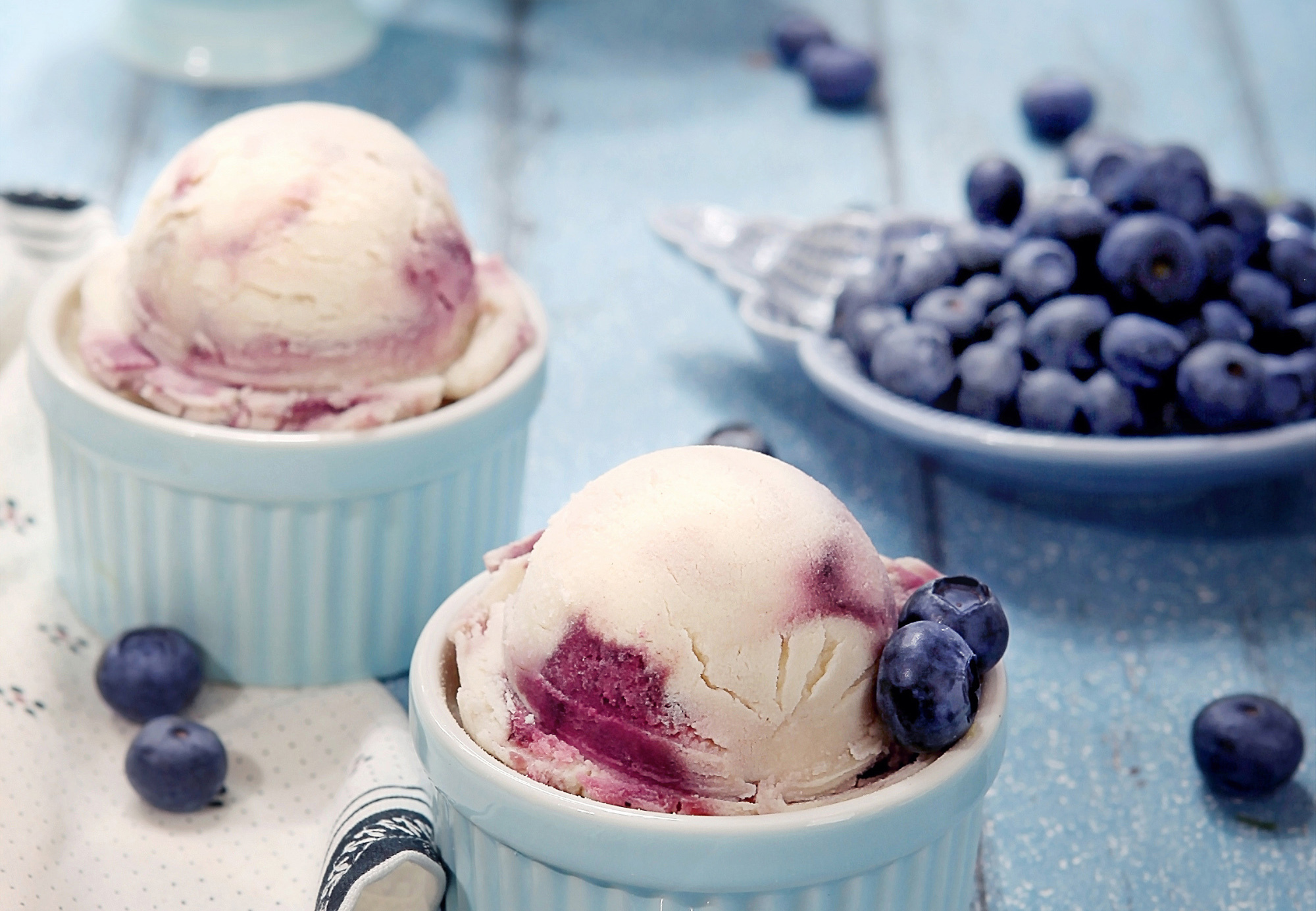 蓝莓冰淇淋甜品摄影图__其他_餐饮美食_摄影图库_昵图网nipic.com