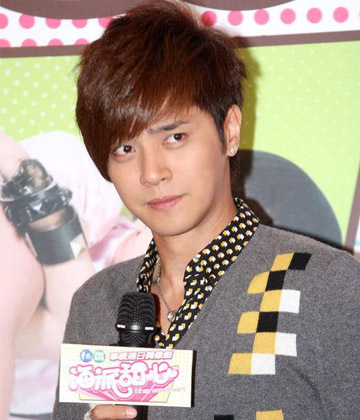 薛海(其他人物相关)薛海是偶像剧《海派甜心》中的角色,由罗志祥饰演.