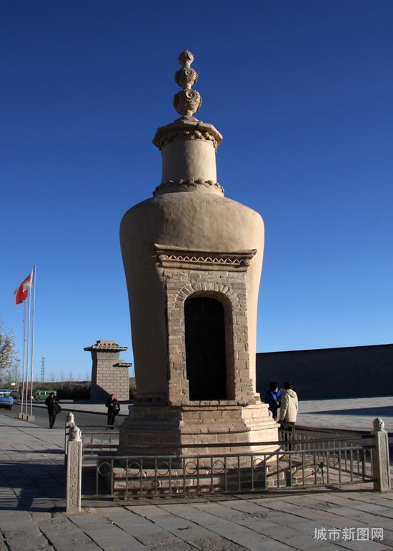 王圆箓的骨灰塔