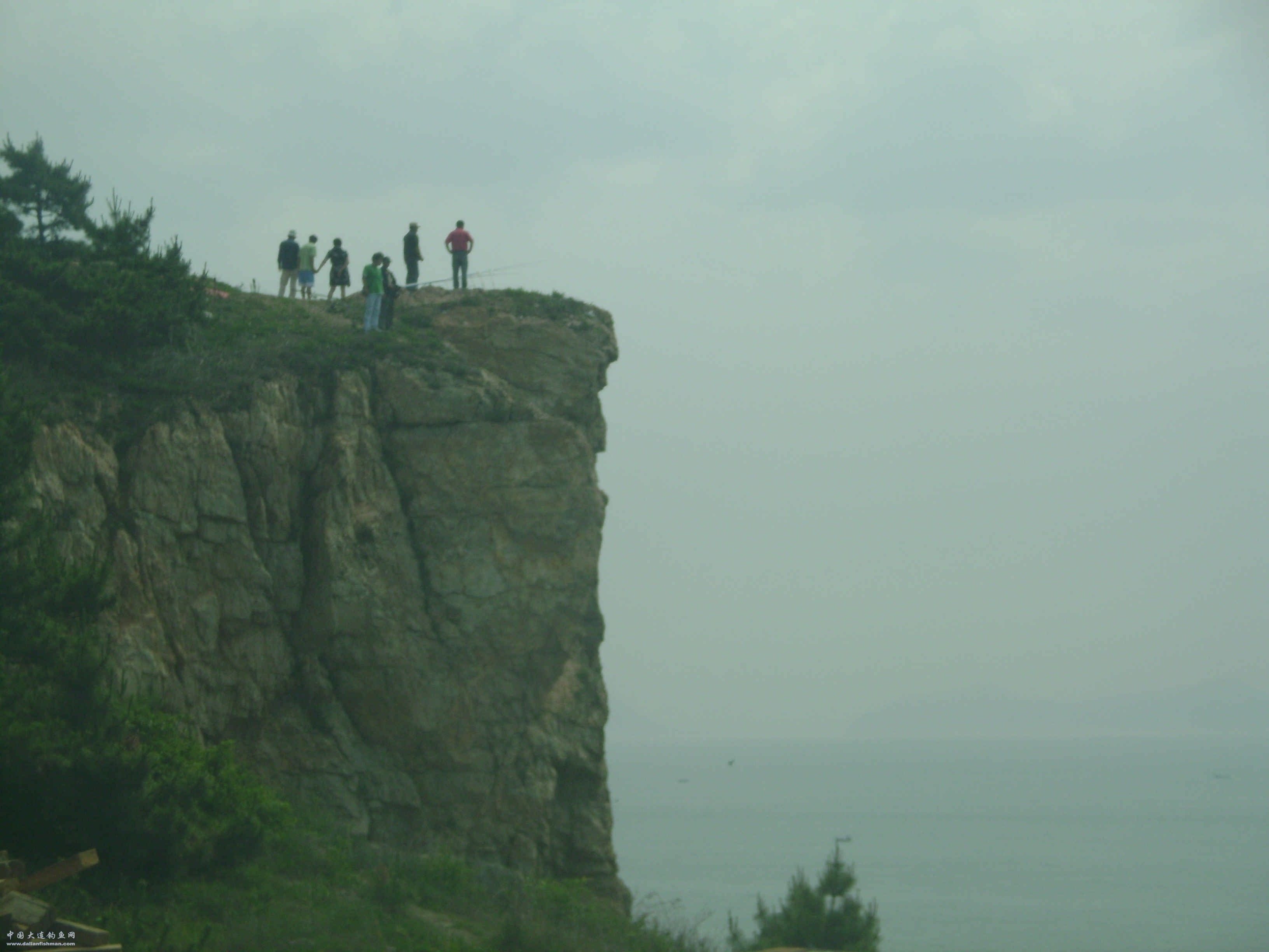儿童运动员跌下悬崖. 从山上掉下来的危险. 爬高山. 库存图片. 图片 包括有 峭壁, 藏品, 恐惧, 姿态 - 194410711