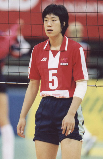吴咏梅,女,1975年1月1日出生,排球运动员,12岁就进了八一青年女排成为
