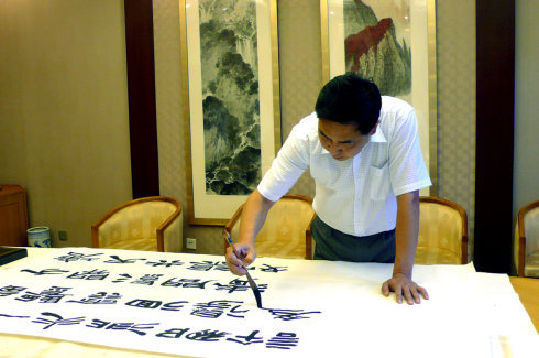郭体忠(文化人物)郭体忠,男,1957年12月生,河南固始人,中国书法家协会