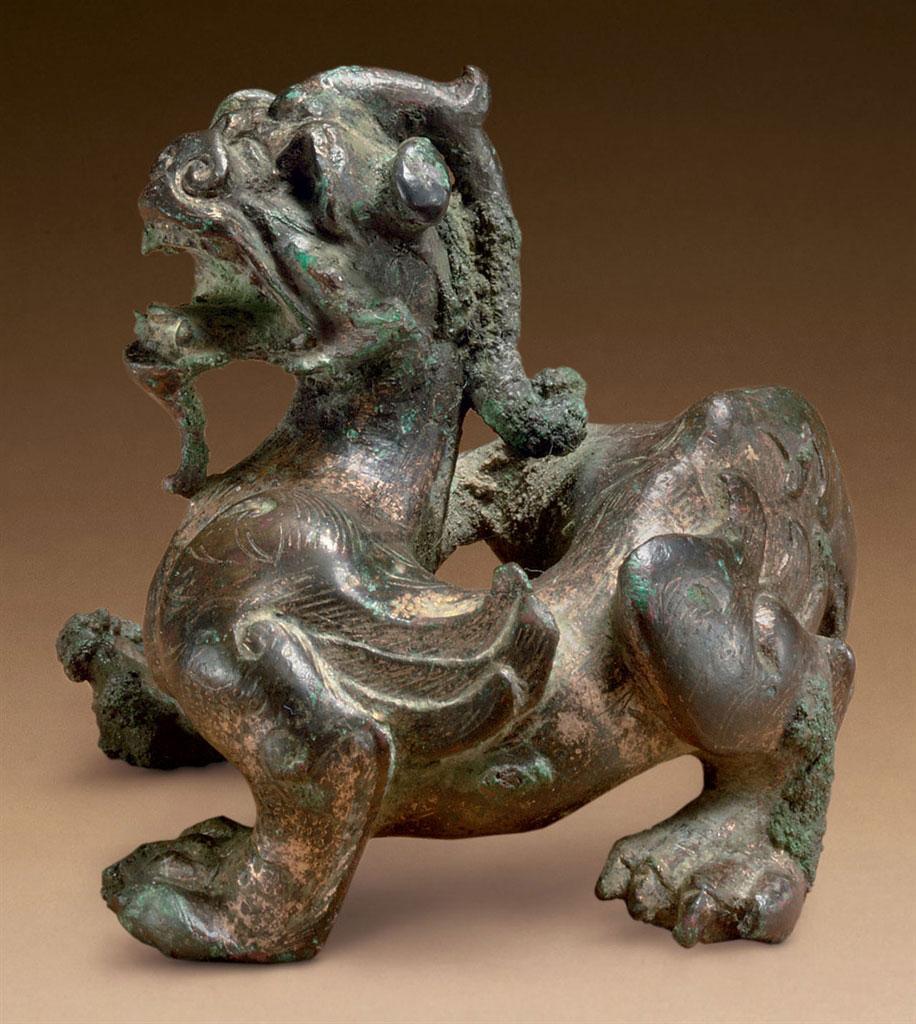 东汉铜辟邪(文化遗产)东汉铜辟邪,出自中国东汉时期,该件东汉青铜器呈