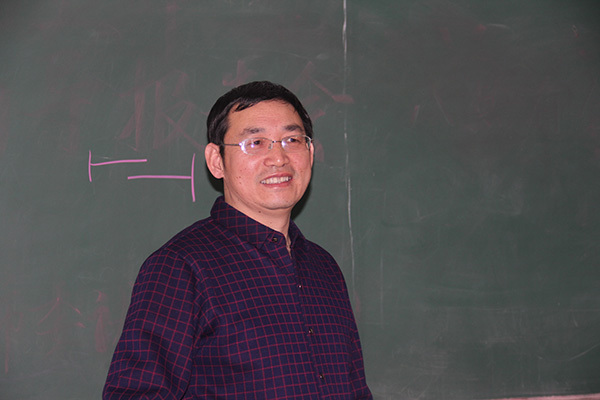 安徽当涂人.曾任芜湖市书画社副秘书长.