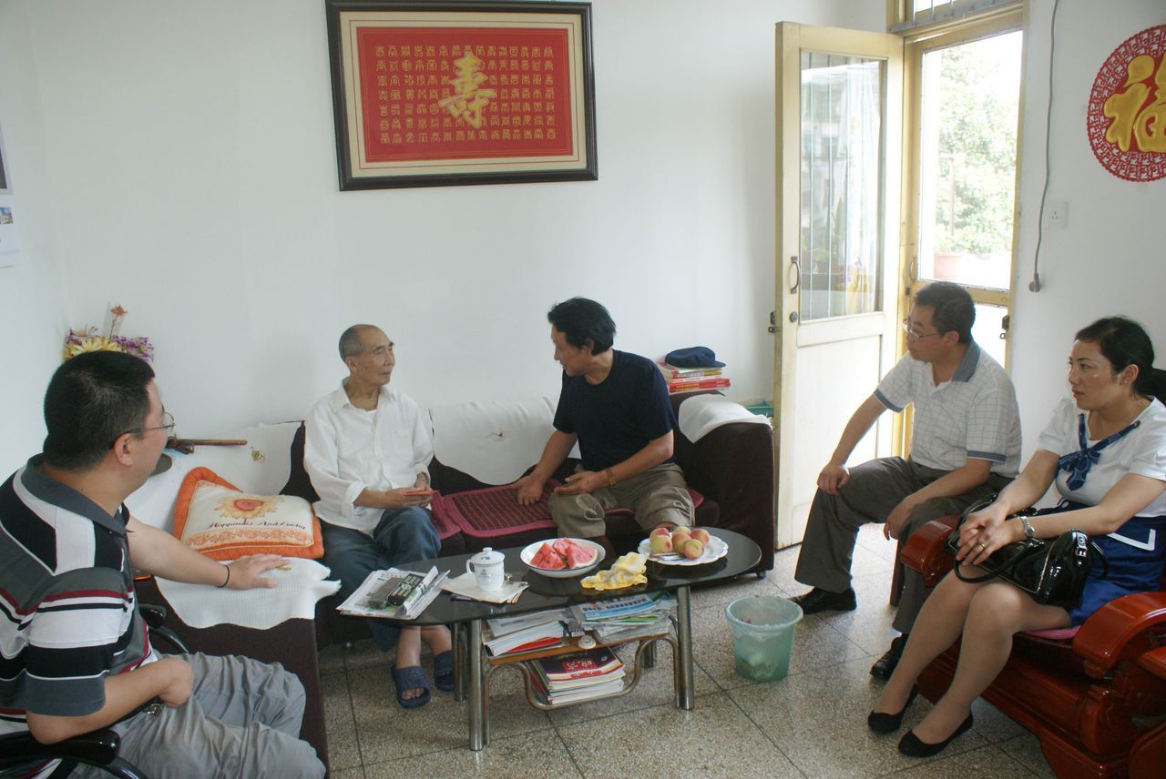 秘书长(图书)《秘书长》是新华出版社在2007年出版的图书,作者是洪放.