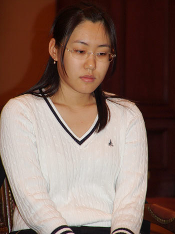 在2007年第5届正官庄杯世界女子围棋擂台赛决赛阶段中孤身出战,以不可