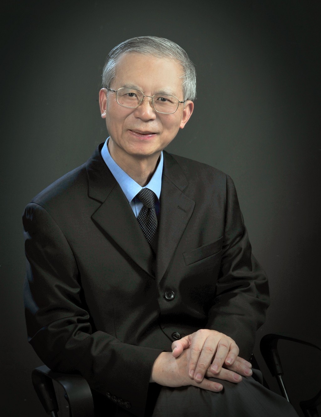 岳燕宁(其他实业人物相关)原南京金陵中学校长,江苏省物理特级教师