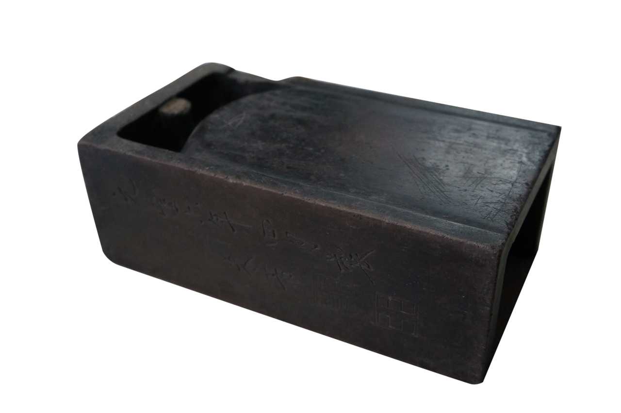 作为文房四宝之一的砚台,发展到了宋代,最具时代特征的形制当为抄手砚