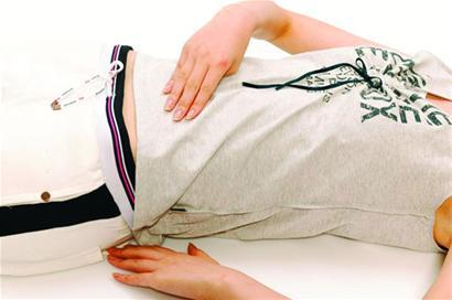 所见,发现腹部一部分或全腹部膨拢引起腹胀的原因主要见于胃肠道胀气