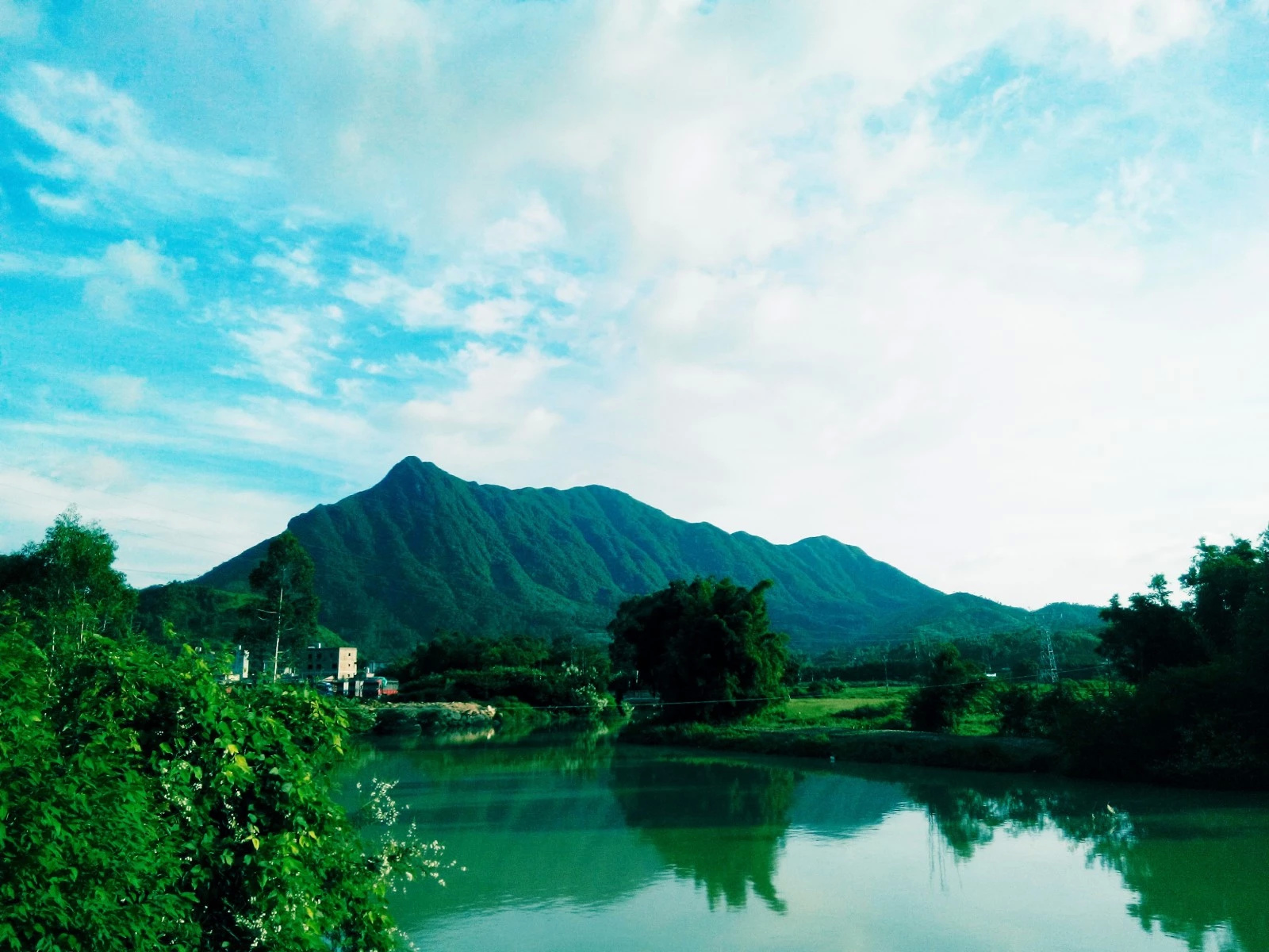 谢仙嶂(其他人物相关)谢仙嶂,位于广西壮族自治区玉林市陆川县沙坡镇