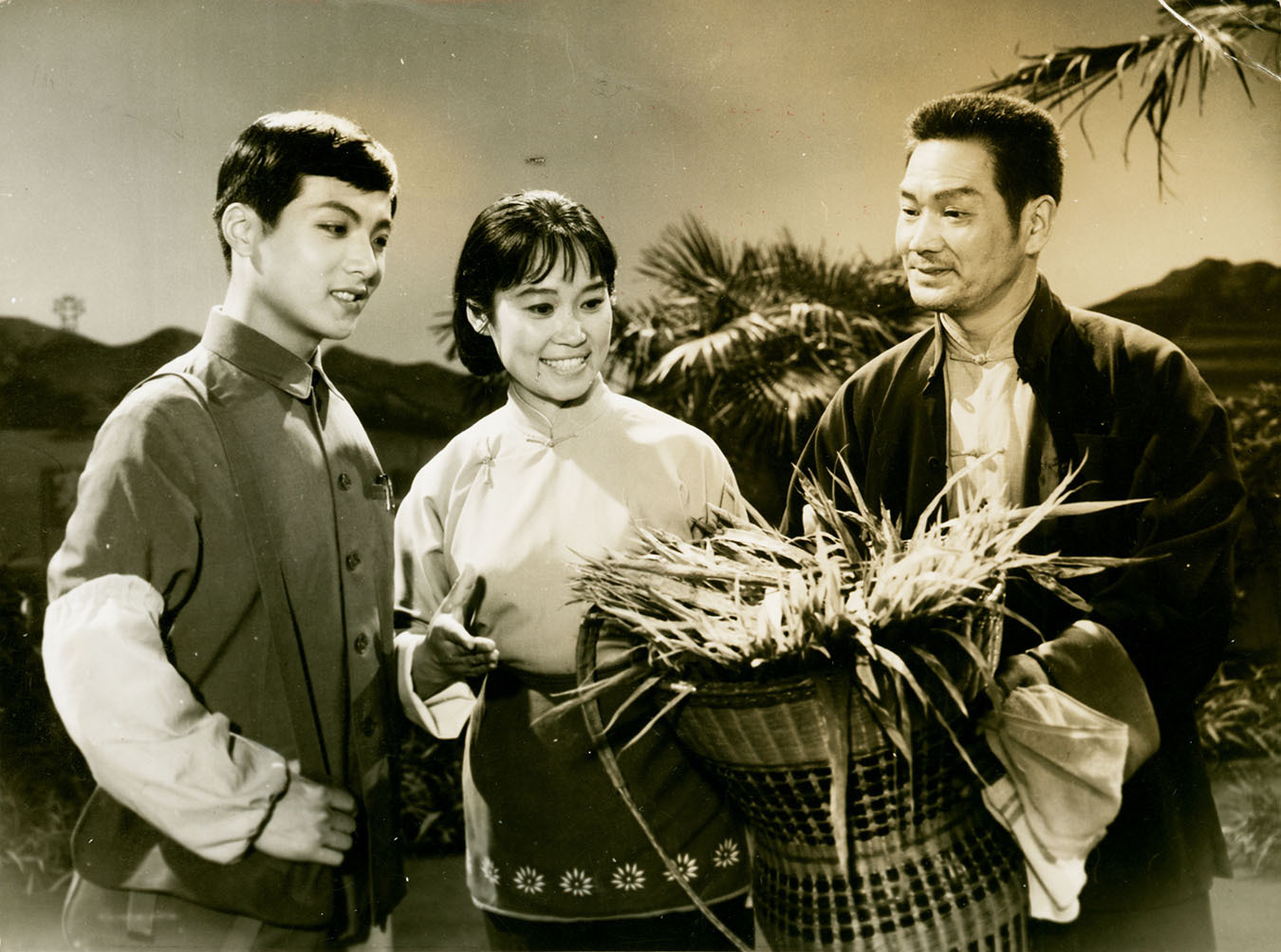 女,1945年,张巧珍出生于湖北汉川,13岁从艺楚剧,一生为观众留下了许多