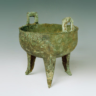 云雷纹尖足越式铜鼎 (文化遗产)