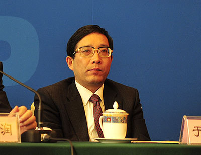 于宁(政治人物|教师)于宁,男,1961年3月出生,汉族,上海松江人,中央