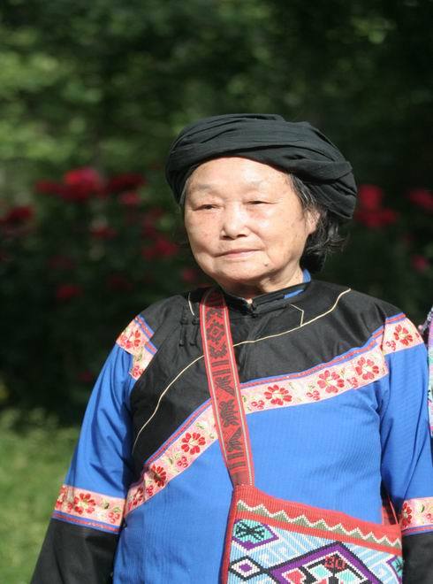 田心桃(政治人物)田心桃出生于湖南省湘西永顺县土家族山寨,田教授