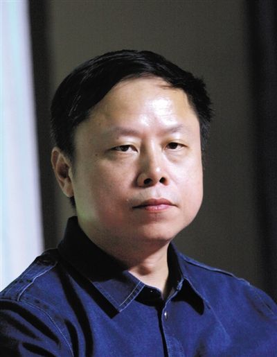 刘春,中国传媒大学硕士,长江商学院emba毕业,并担任中国传媒大学,广西