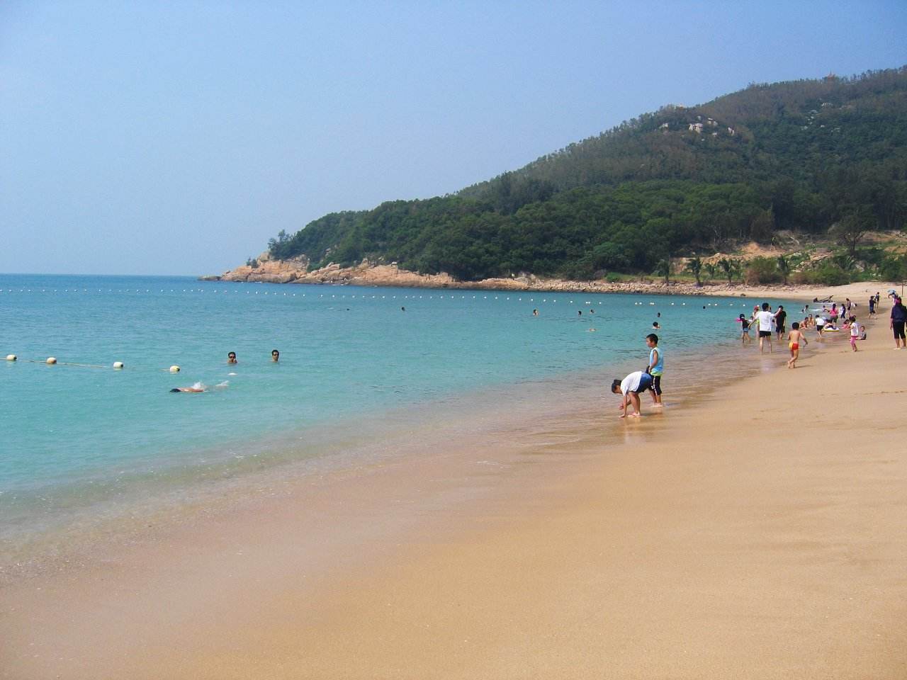 南沙湾(景点|岛屿)南沙湾位于广东省珠海万山群岛,是万山群岛中最负