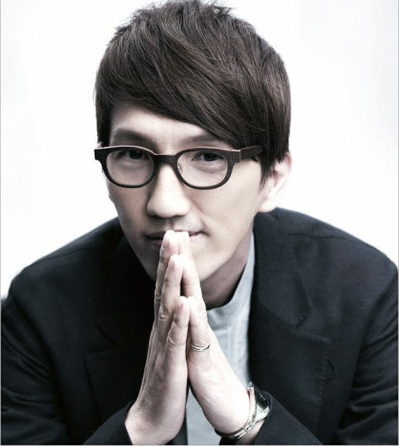 韩贤光分别作词作曲,由国际知名的超级大牌音乐制作人tony smith编曲