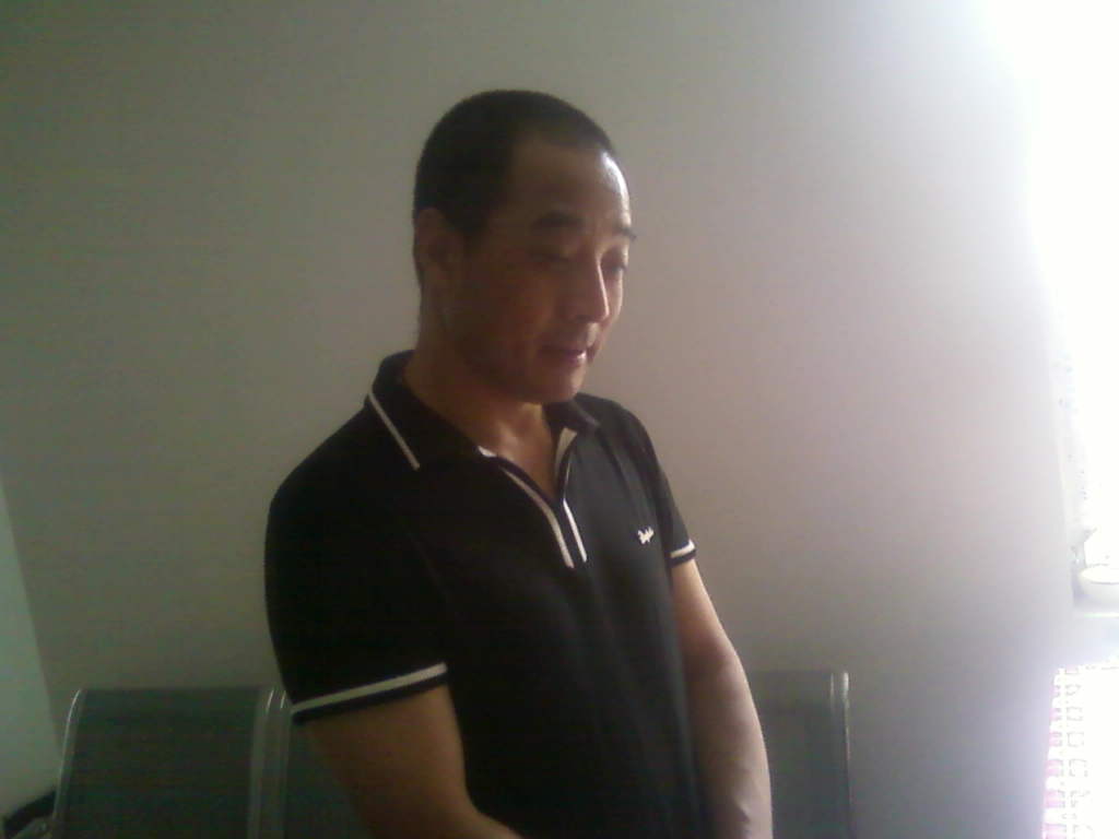 张小亮(演员)张小亮,男,陕西省西安市张家堡人,就职于西安市秦腔剧院