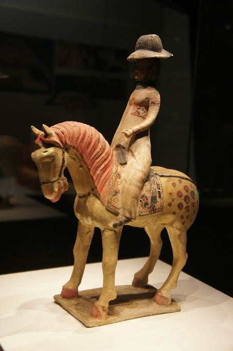 彩绘釉陶戴笠帽骑马女文化遗产