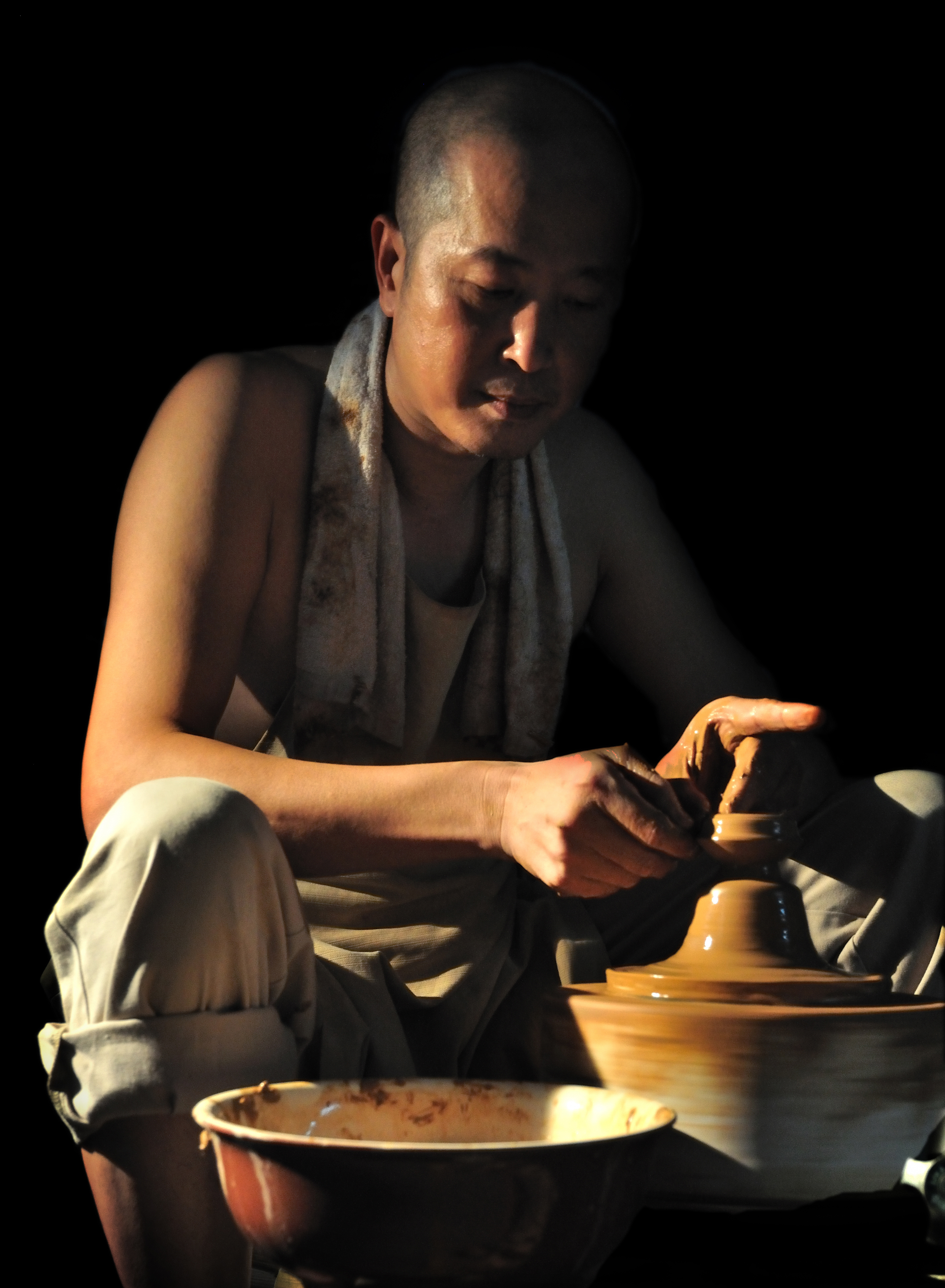 俊合号手拉壶第五代传人,国家工艺美术大师,广东省非物质文化遗产潮州