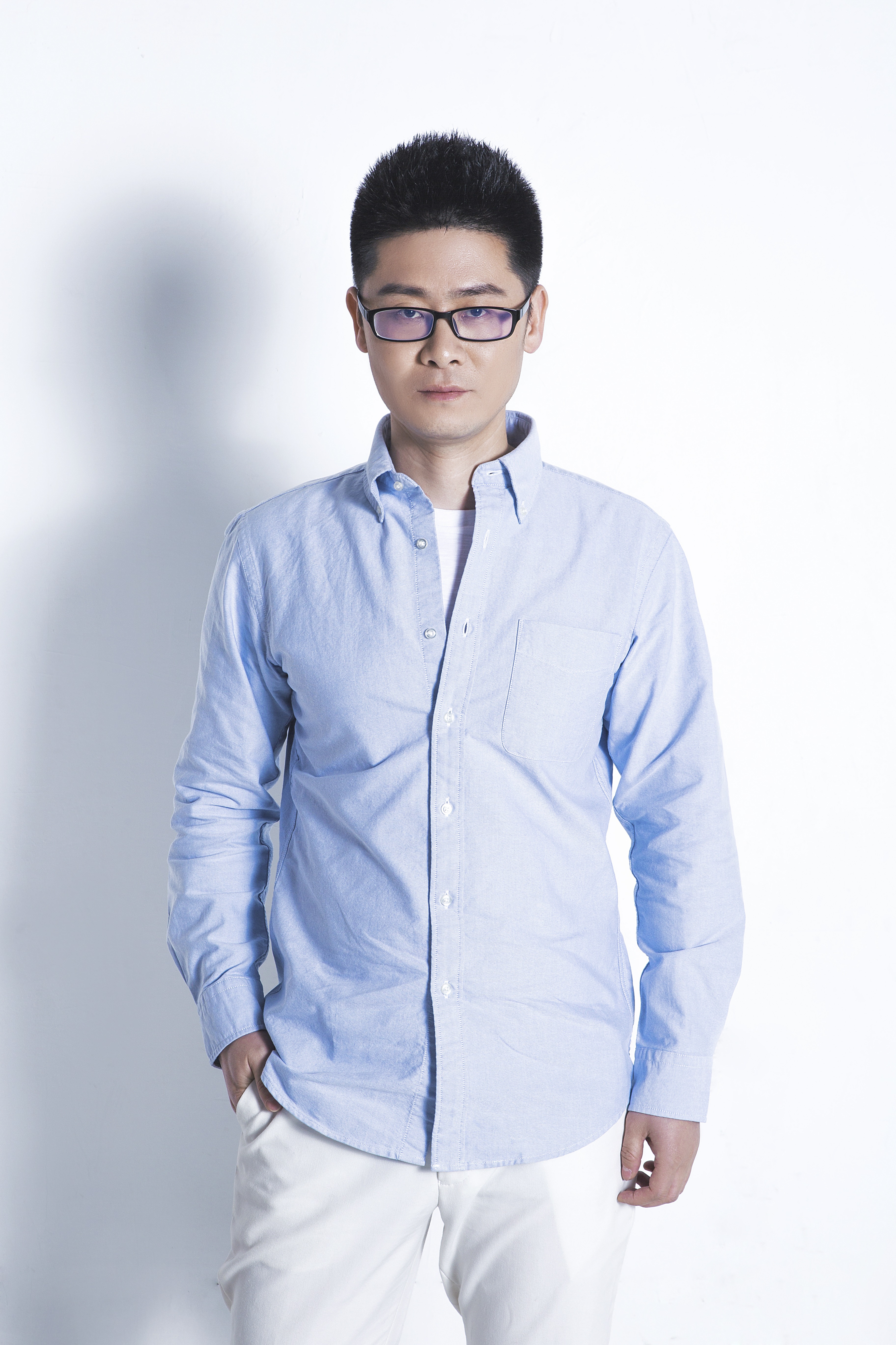 发布了新书《万域之王》原起点a级签约作家,完本作品有《无极魔道》